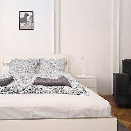 Seventh Sense Apartment Budapest Bagian luar foto