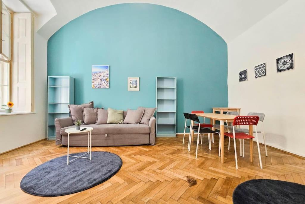 Seventh Sense Apartment Budapest Bagian luar foto