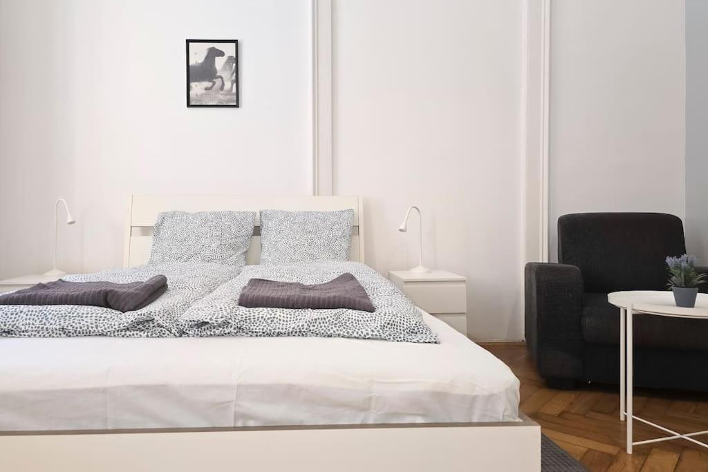 Seventh Sense Apartment Budapest Bagian luar foto