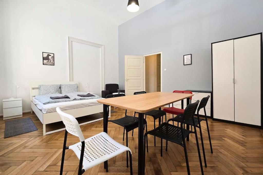 Seventh Sense Apartment Budapest Bagian luar foto